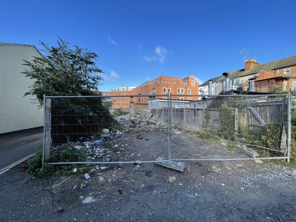 Lot: 77 - TOWN CENTRE SITE WITH POTENTIAL FOR DEVELOPMENT - Rear of Site